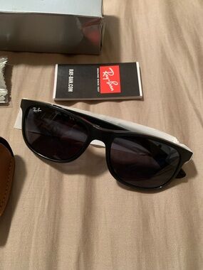 NWT Ray-Ban Black Mens Sunglasses Andy